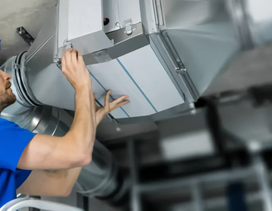 servicio-de-instalación-y-reparación-del-sistema-de-ventilación-técnico-de-hvac-en-el-trabajo_waifu2x_art_noise1_scale